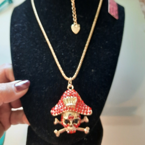 New Betsey Johnson Gold and Red Pirate Pendant Necklace - Picture 3 of 11